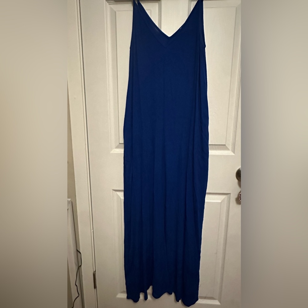 Blue, flowy maxi dress with pockets